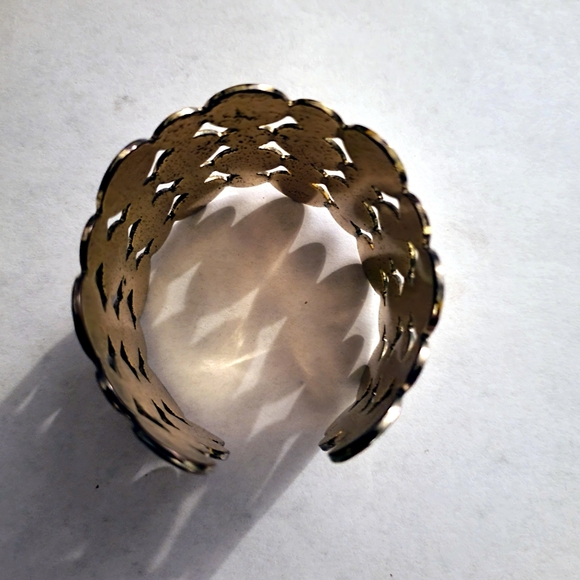 5/25 Vintage yellow enamel cuff Bracelet - Picture 4 of 5